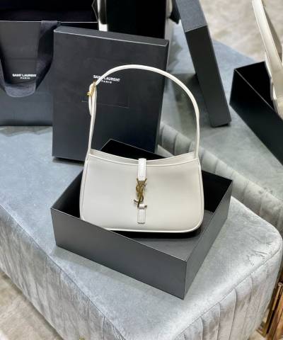 Сумка Saint Laurent Le 5 À 7 Leather Shoulder Bag White